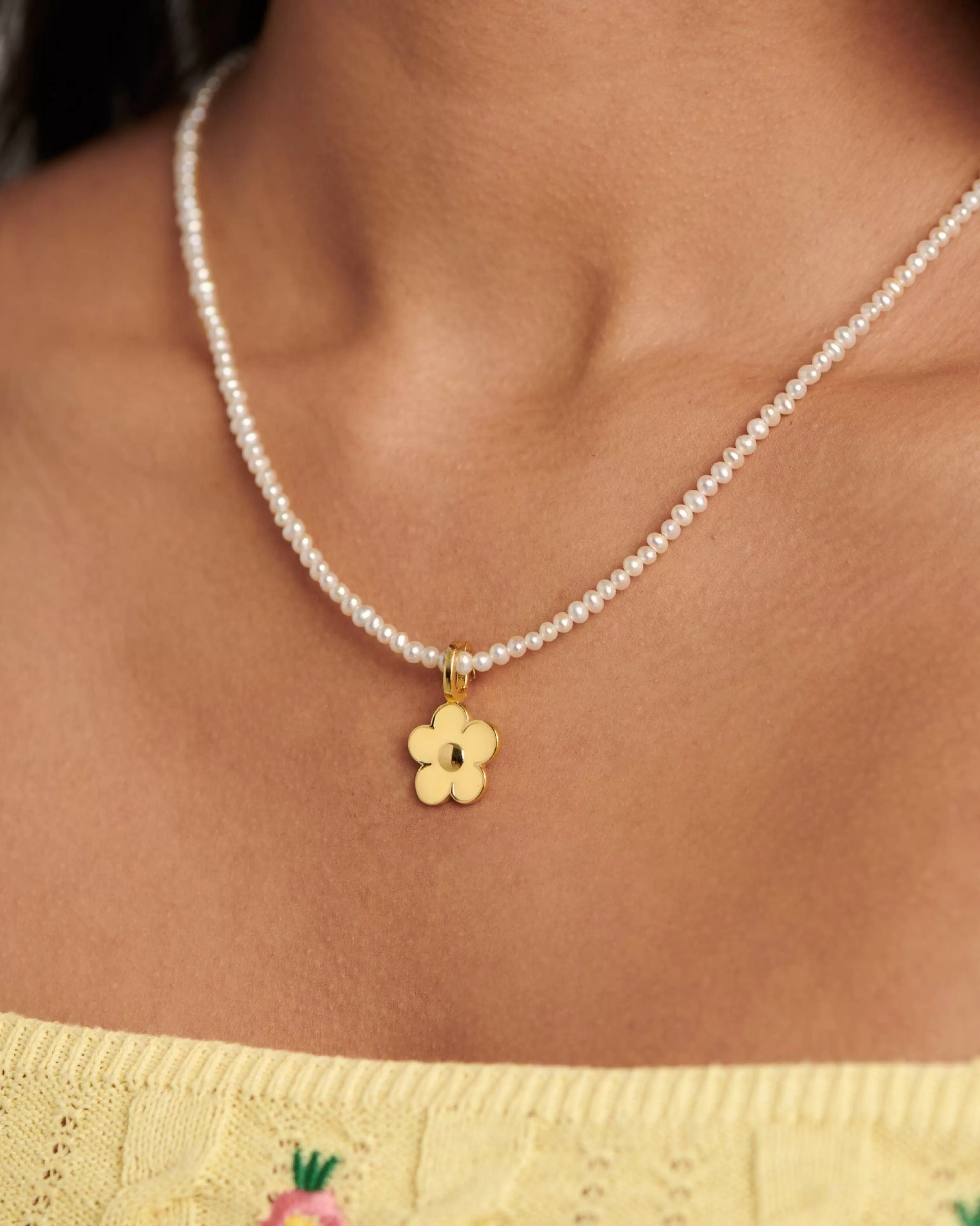 BRUNA The Label Kettenanhänger^Fleur Charm Buttermilk 18k Gold Vermeil & Emaille
